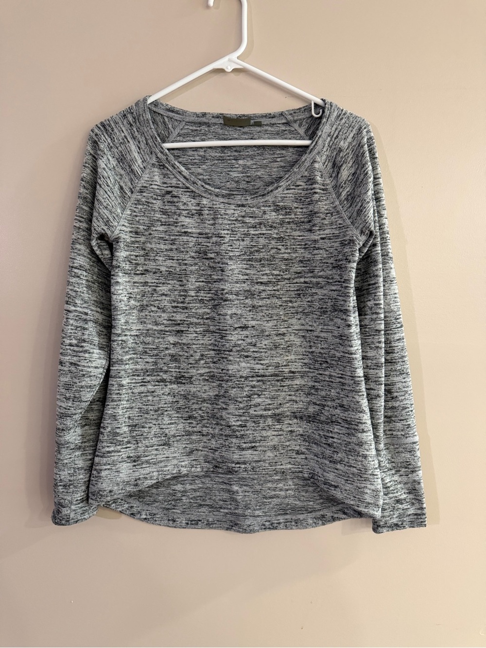 Athleta Gray Marled Long Sleeve Scoop Neck Pullover